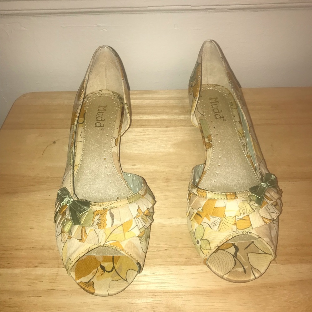 Ladies 9.5 shoes by Mudd